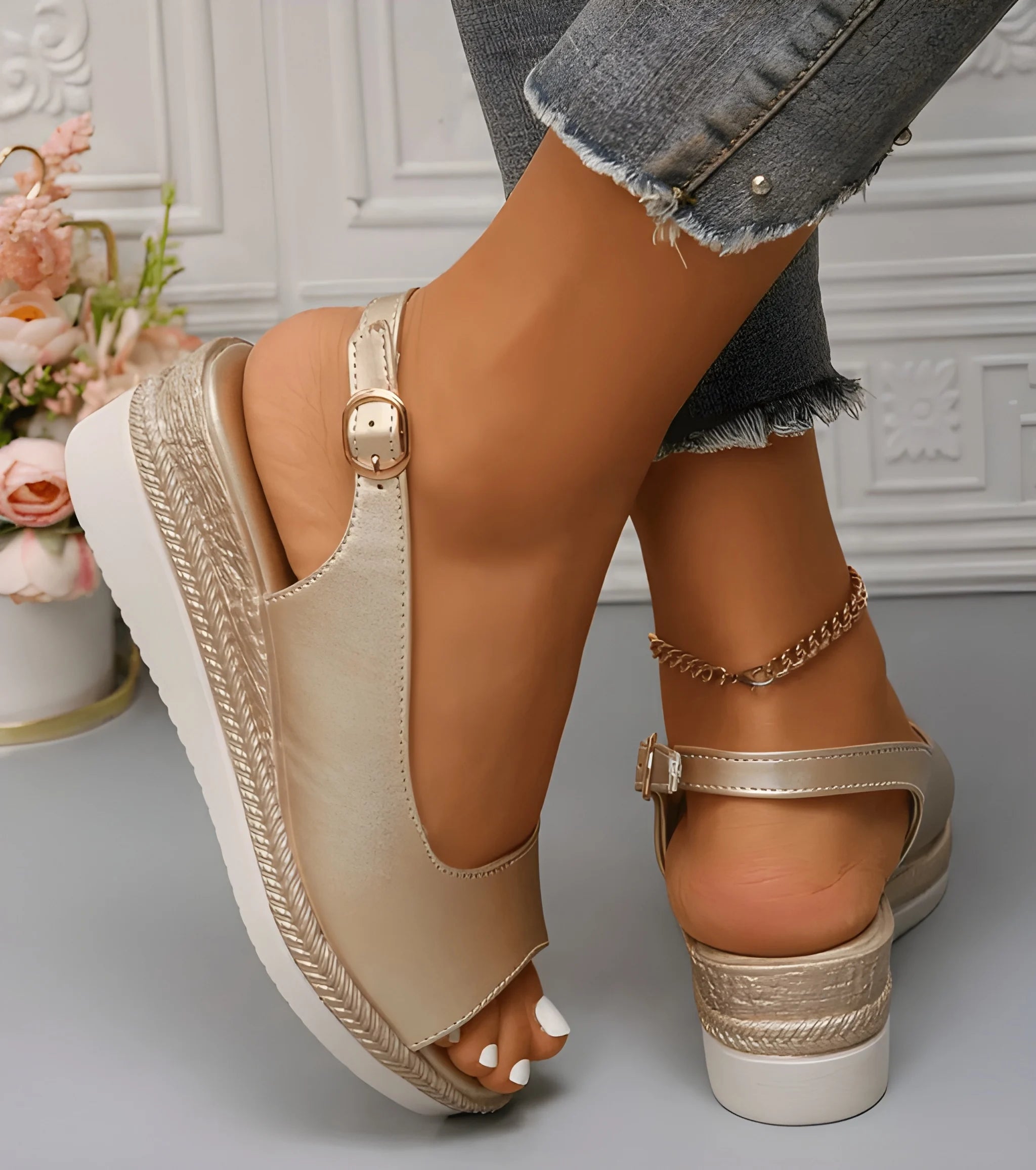 Women's Sleek Modern Sandals with Slingback Strap and Cushioned Footbed