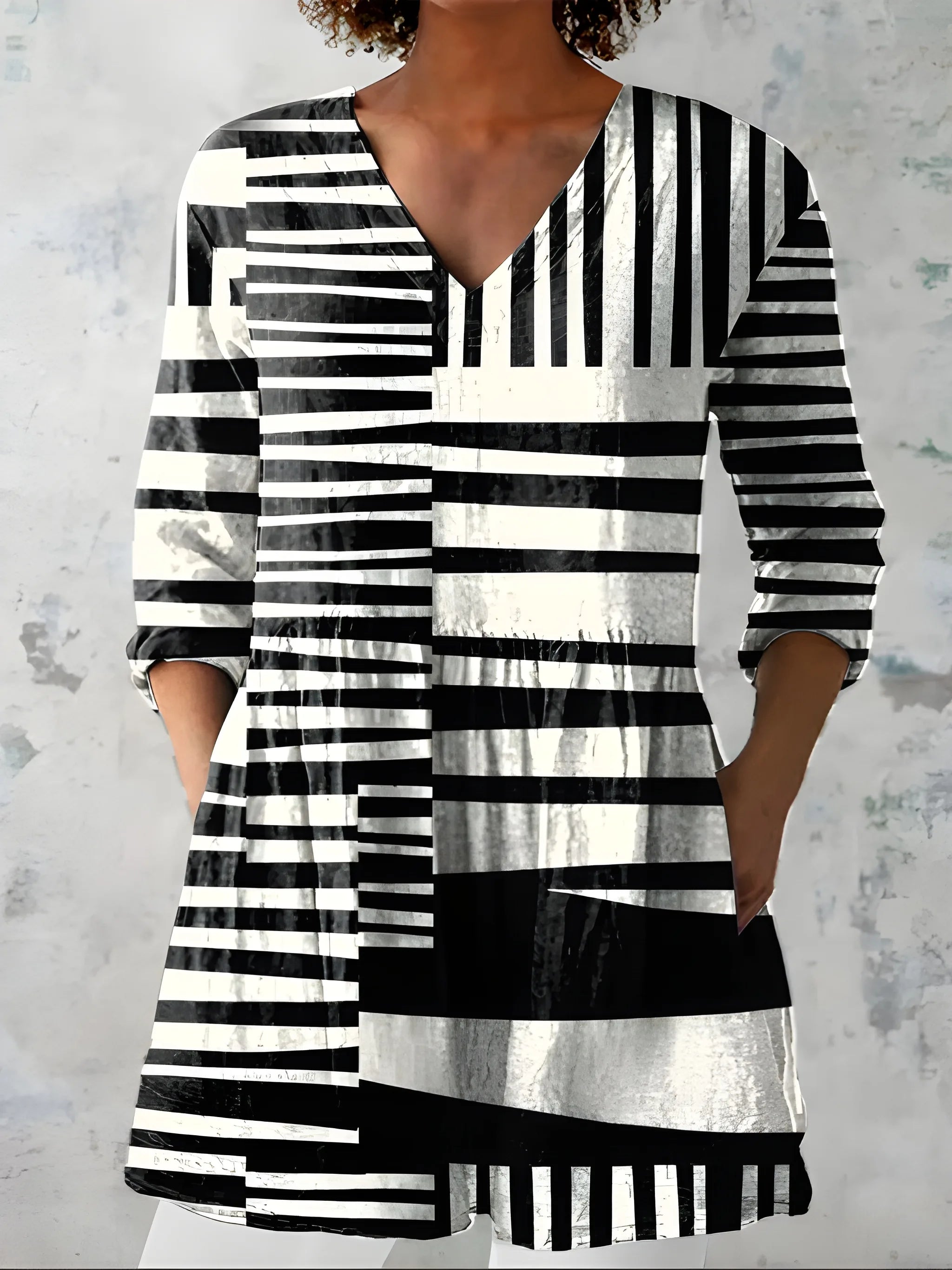 Women's Casual Elegant Long Blouse with V-Neck and Flowy Silhouette